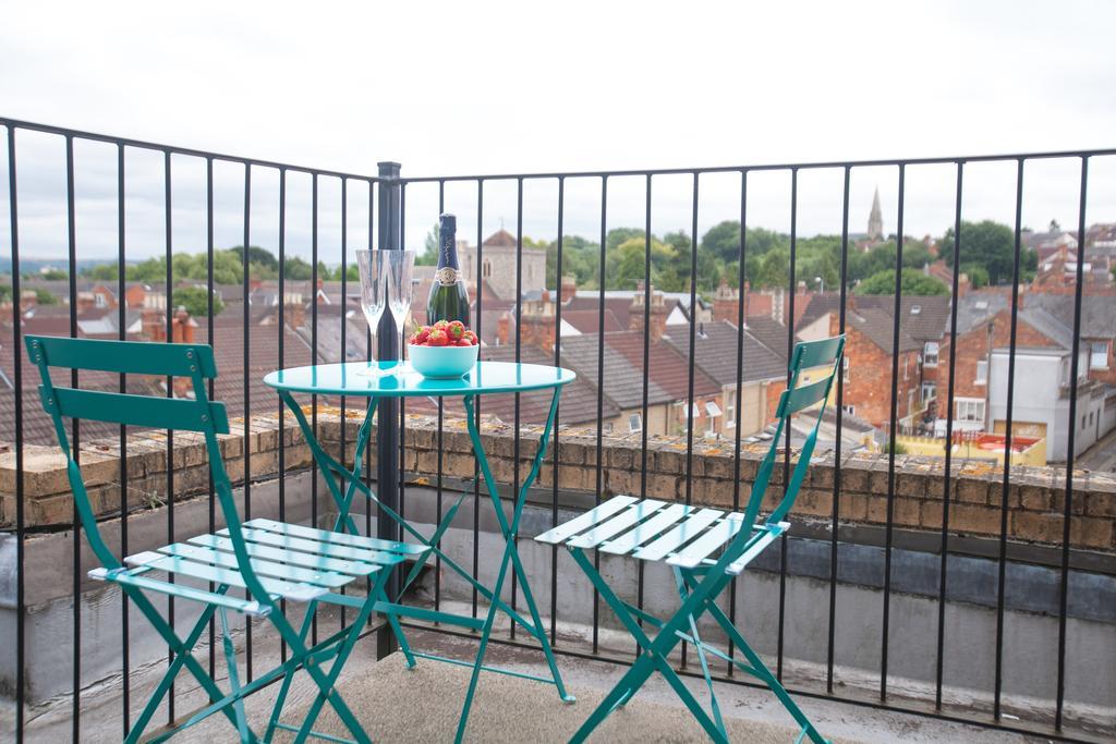 Comfortable Swindon Town Centre Apartments, Free Parking, Sleeps Up To 8 Exterior foto