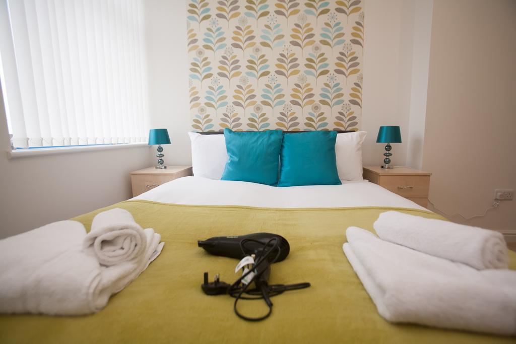 Comfortable Swindon Town Centre Apartments, Free Parking, Sleeps Up To 8 Exterior foto