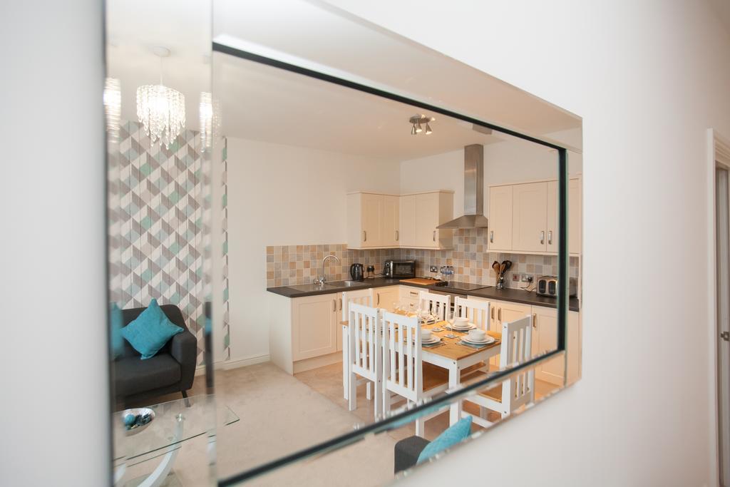 Comfortable Swindon Town Centre Apartments, Free Parking, Sleeps Up To 8 Exterior foto