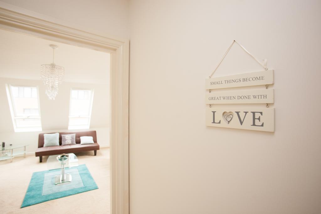 Comfortable Swindon Town Centre Apartments, Free Parking, Sleeps Up To 8 Exterior foto