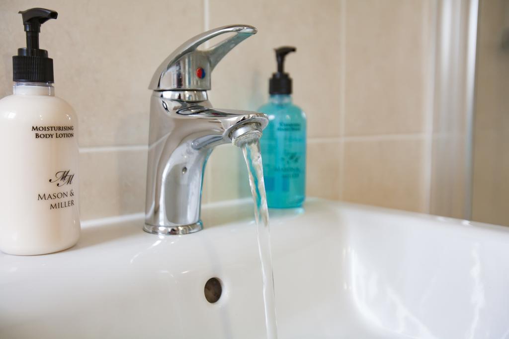Comfortable Swindon Town Centre Apartments, Free Parking, Sleeps Up To 8 Exterior foto