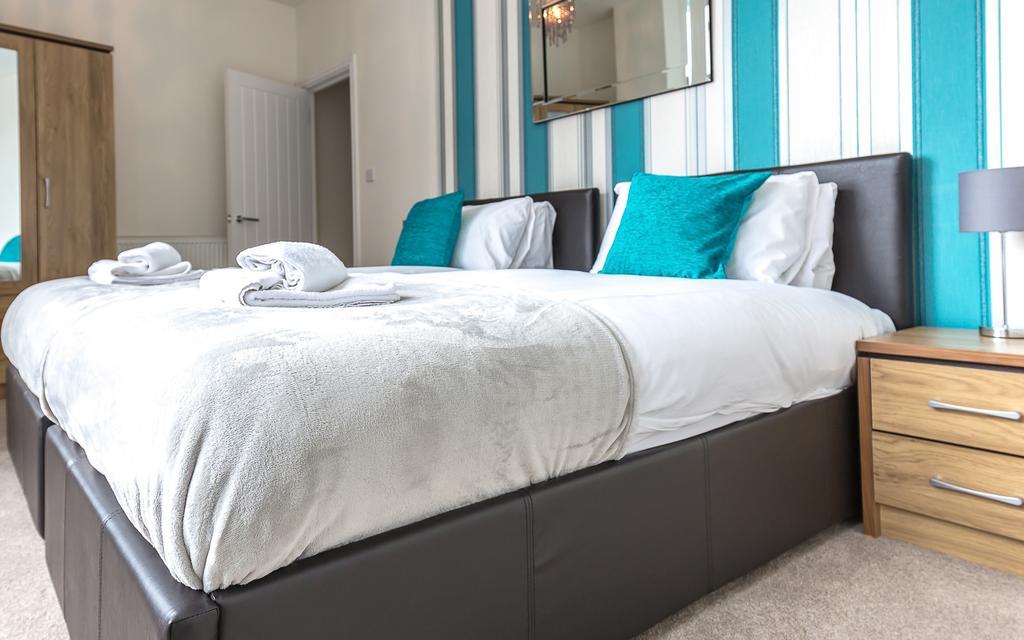 Comfortable Swindon Town Centre Apartments, Free Parking, Sleeps Up To 8 Exterior foto