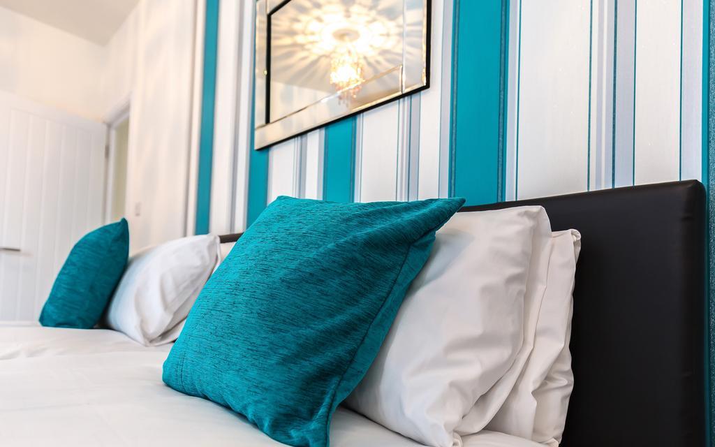 Comfortable Swindon Town Centre Apartments, Free Parking, Sleeps Up To 8 Exterior foto